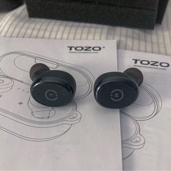 TOZO T10 Bluetooth 5.3 Wireless Earbuds with Wireless Charging Case Black - Picture 5 of 8